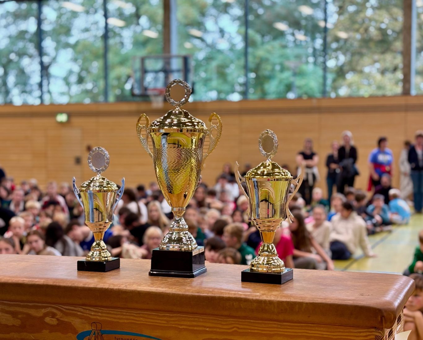Pokale für die drei Siegerteams der Unity Cross Games
